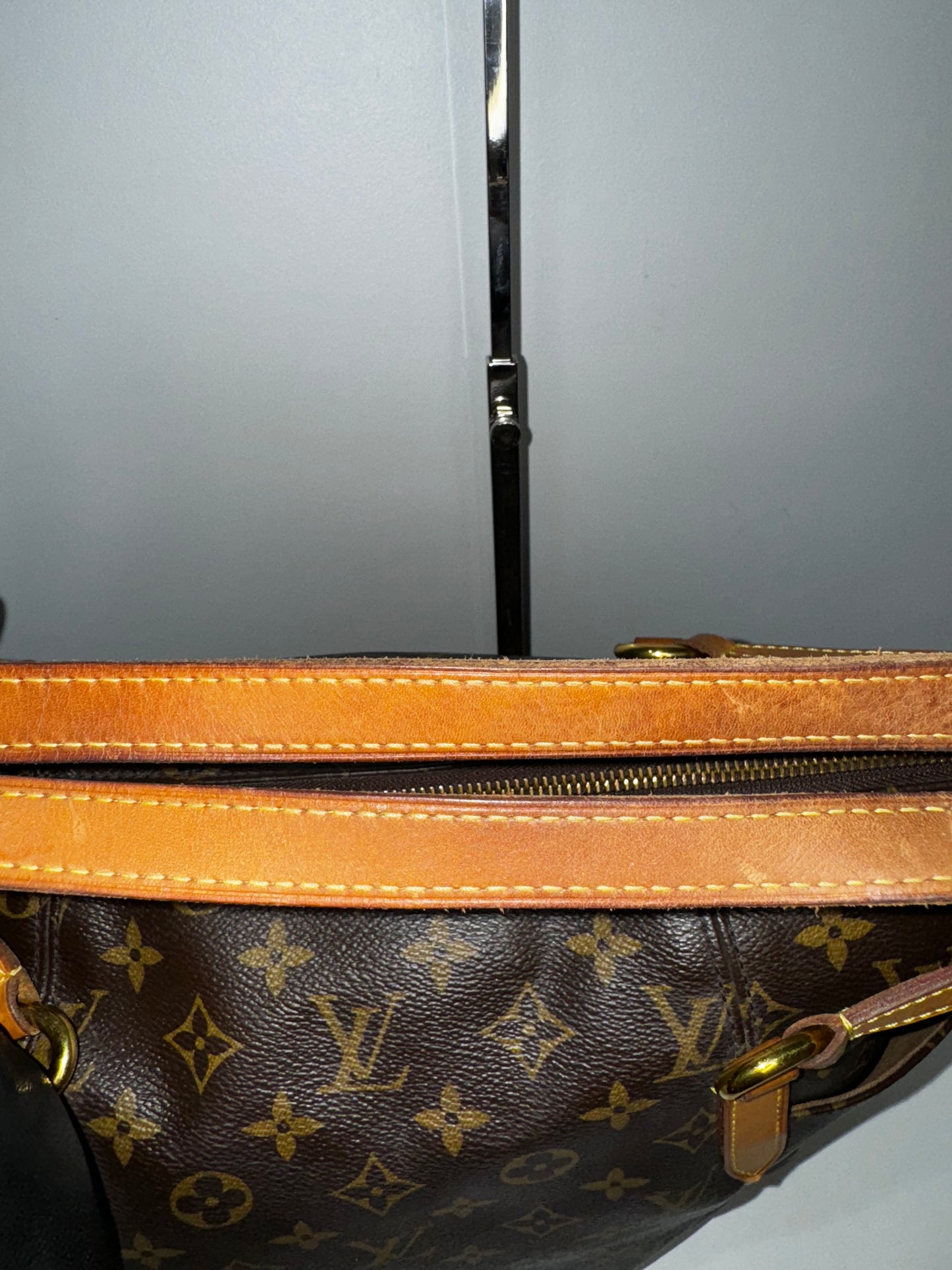 Pre-Owned Louis Vuitton Monogram Totally MM Shoulder Tote Bag