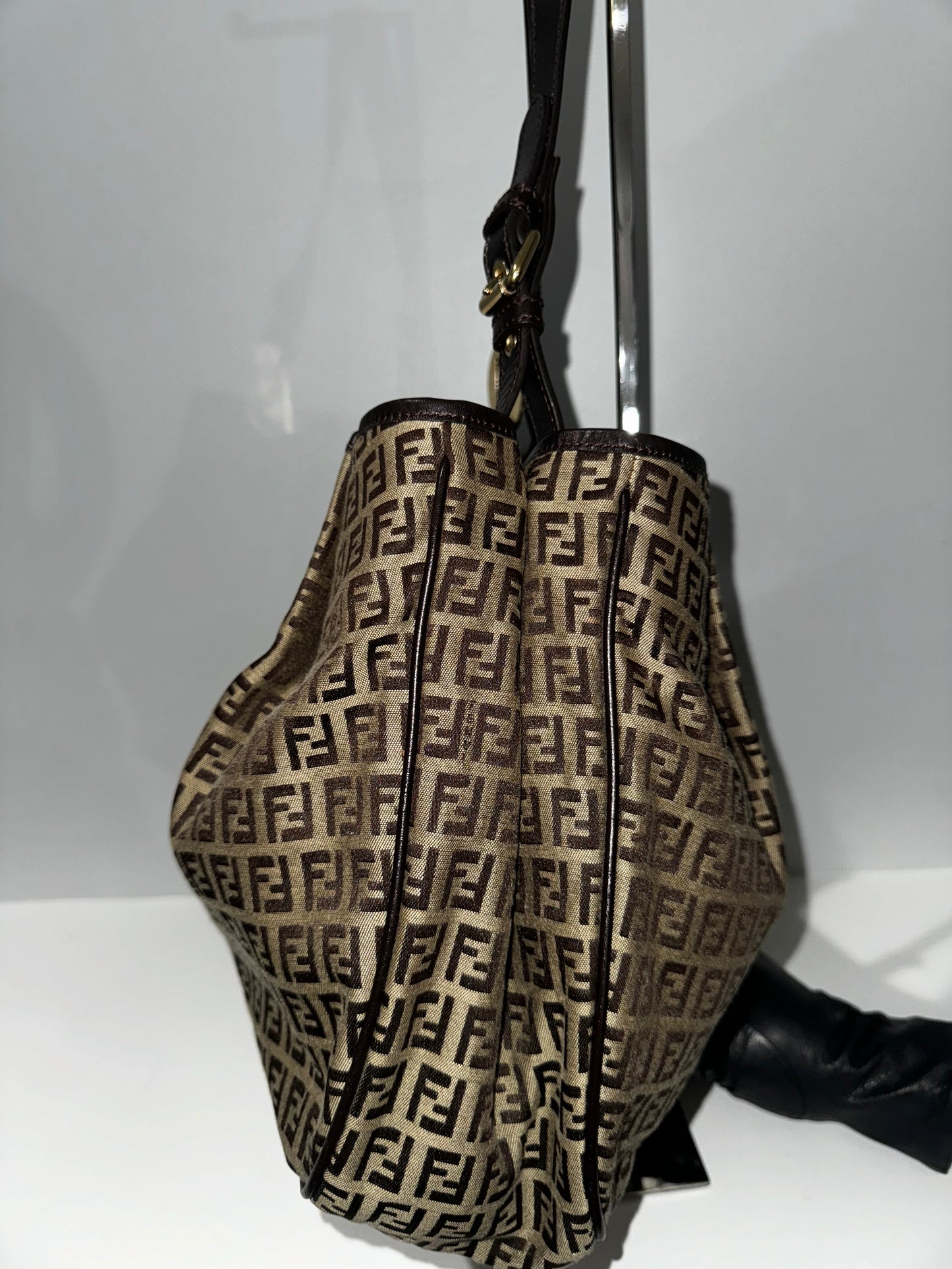 Pre-Owned Fendi Zucchino Shoulder Bag in Brown
