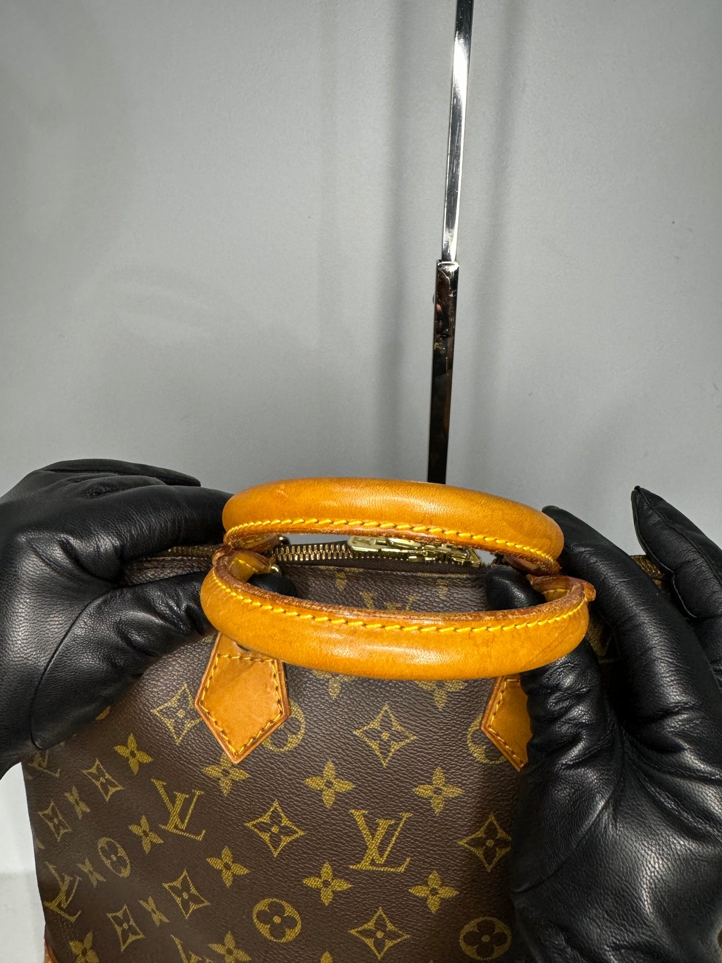 Pre-Owned Louis Vuitton Monogram Alma MM