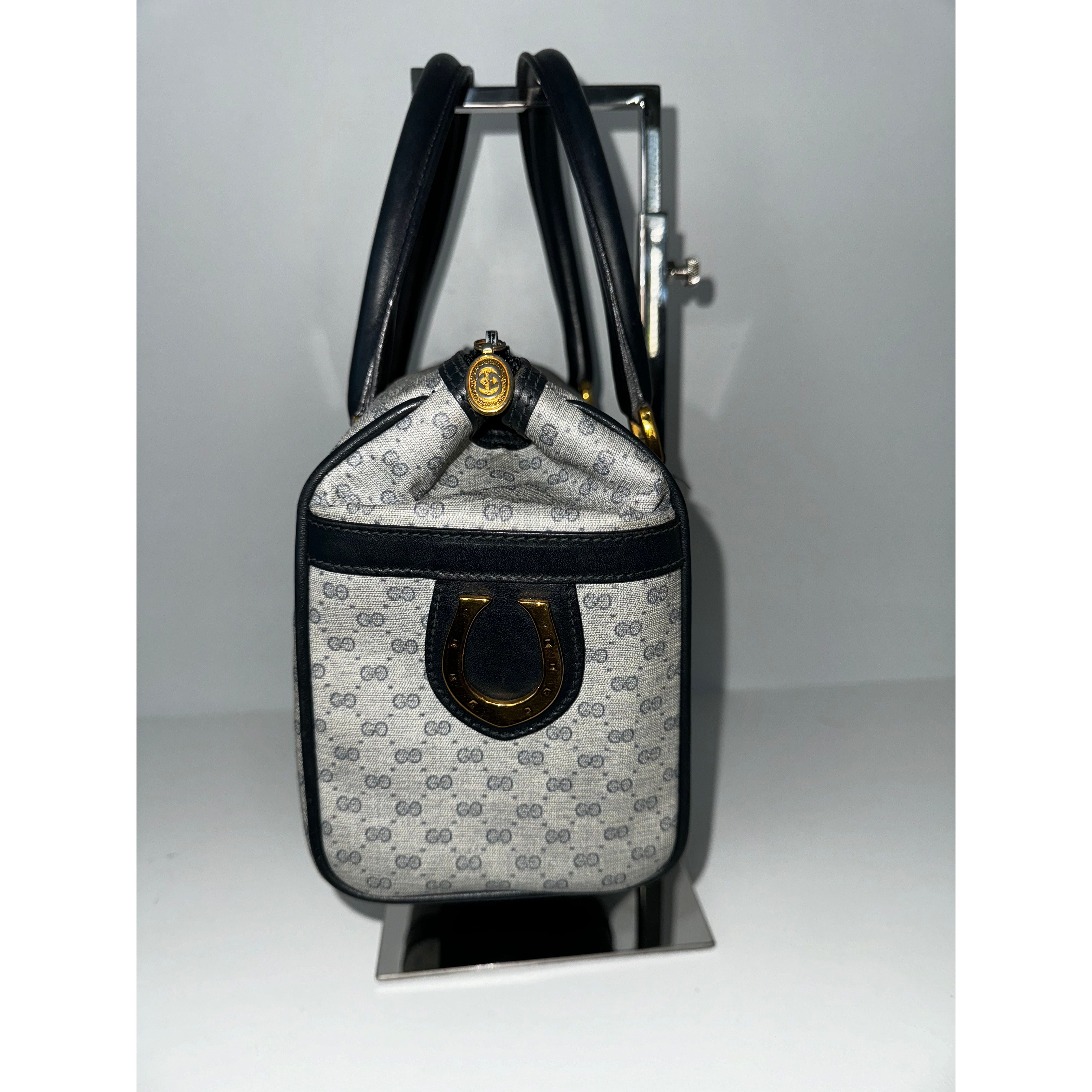 RRVIVE LUXERIES COUTURE LLC