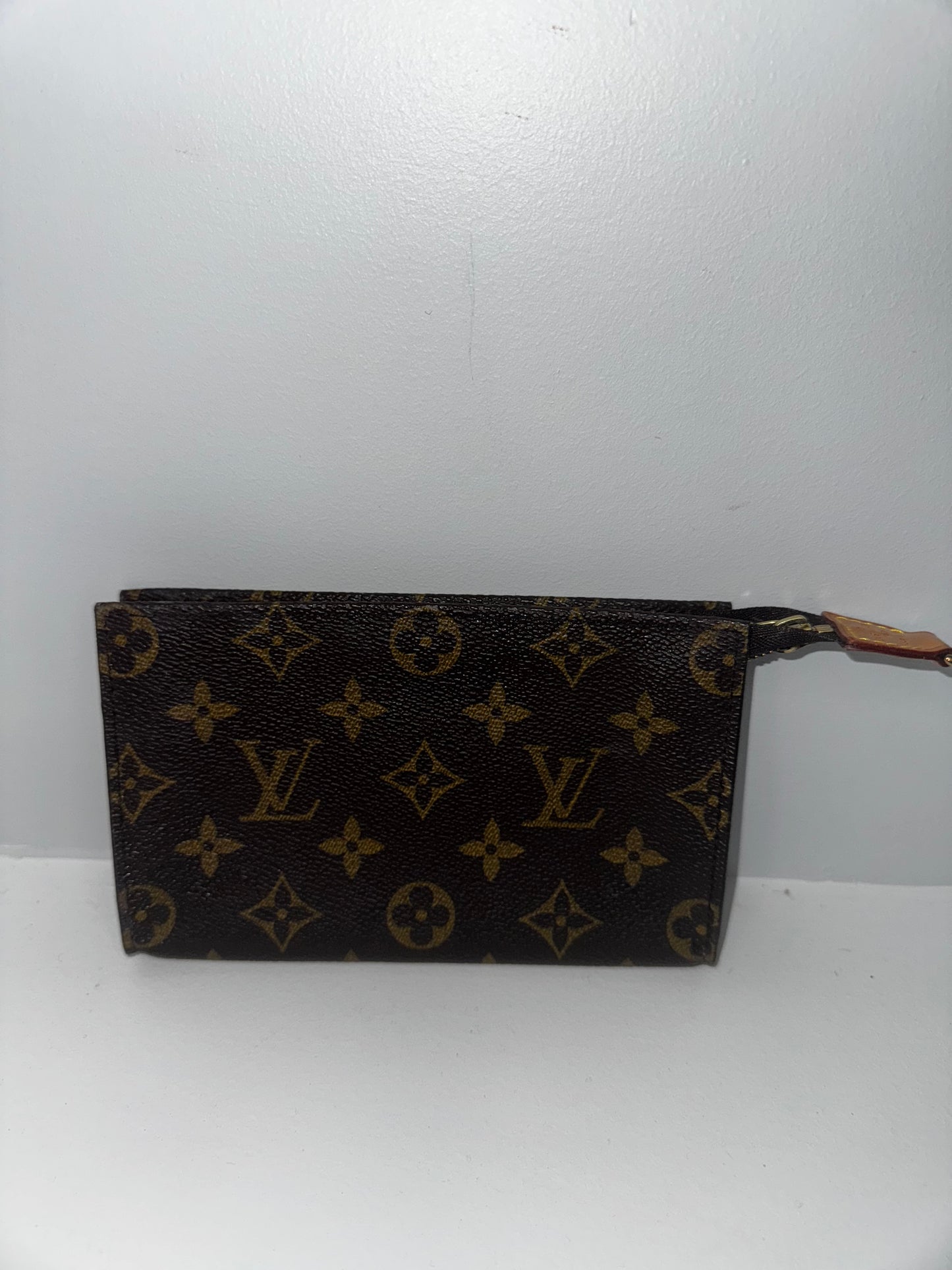 Pre-Owned Louis Vuitton Monogram Bucket Pouch Accessory