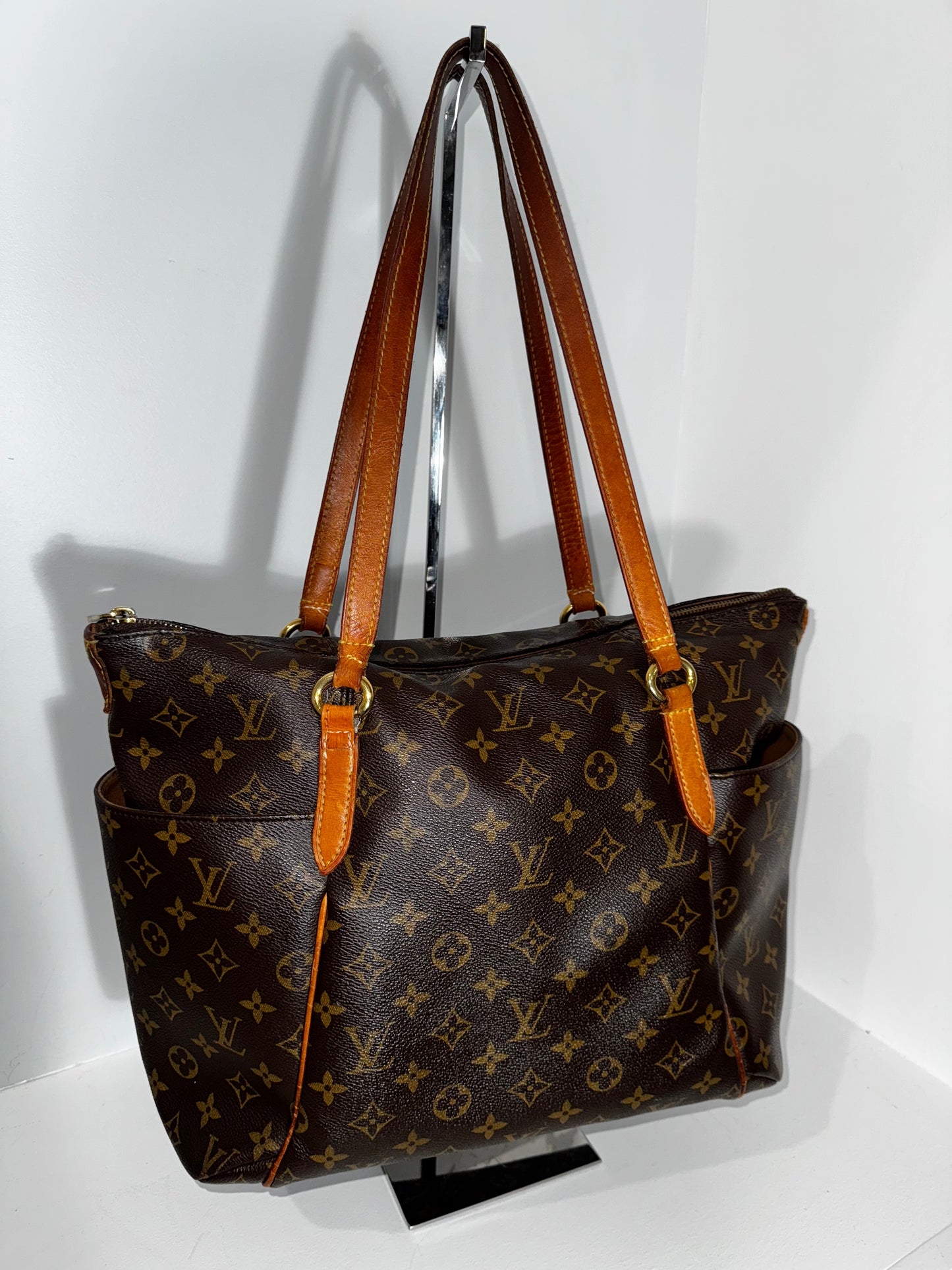 Pre-Owned Louis Vuitton Monogram Totally MM Shoulder Tote Bag