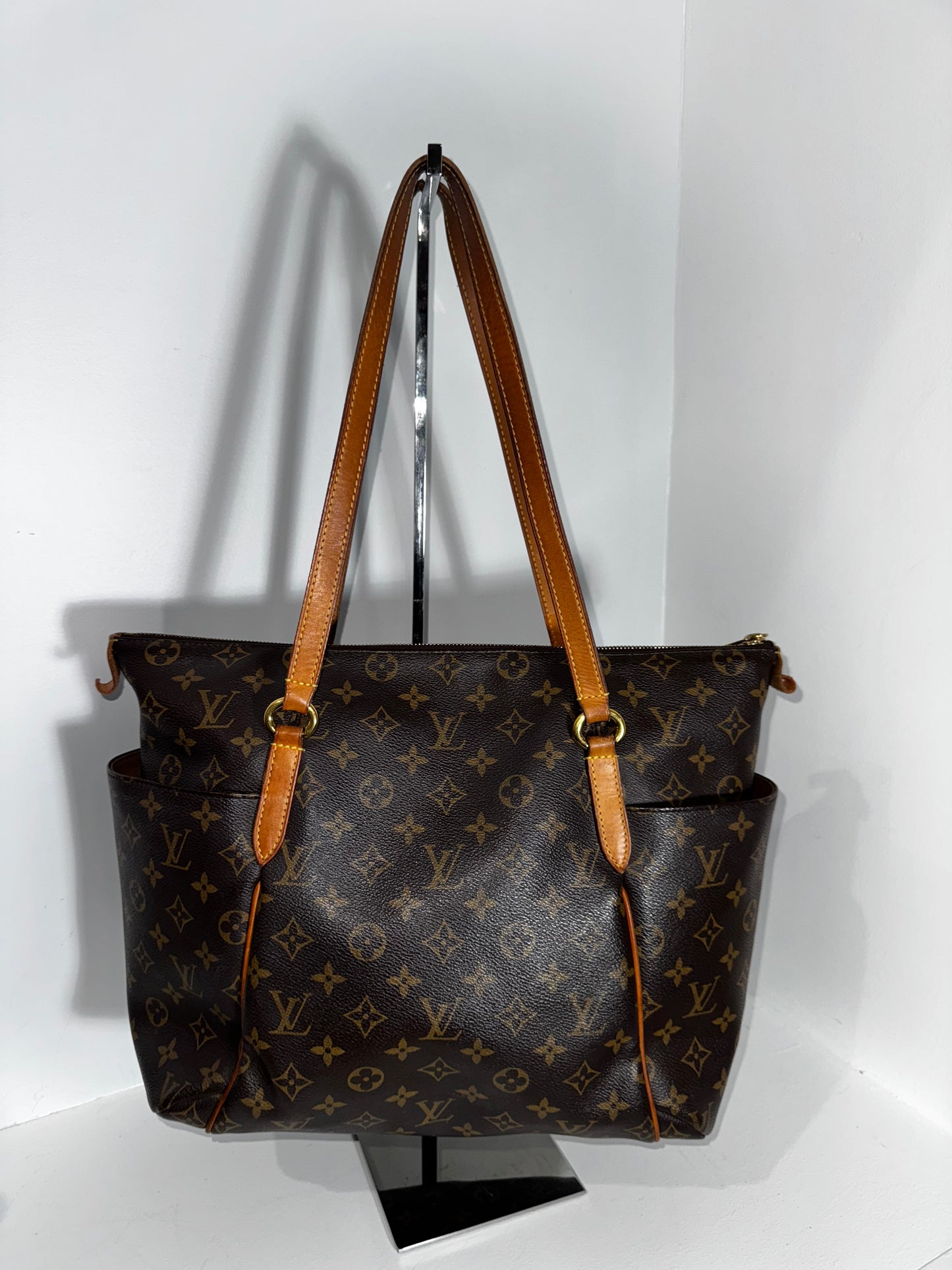 Pre-Owned Louis Vuitton Monogram Totally MM Shoulder Tote Bag