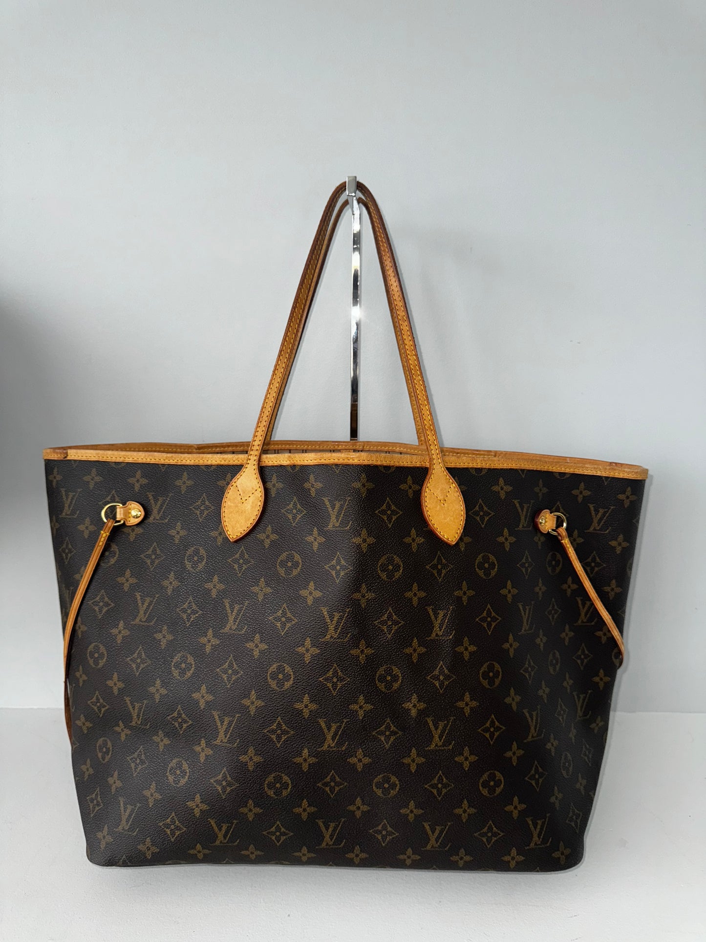 Pre-Owned Louis Vuitton Neverfull Monogram Tote GM