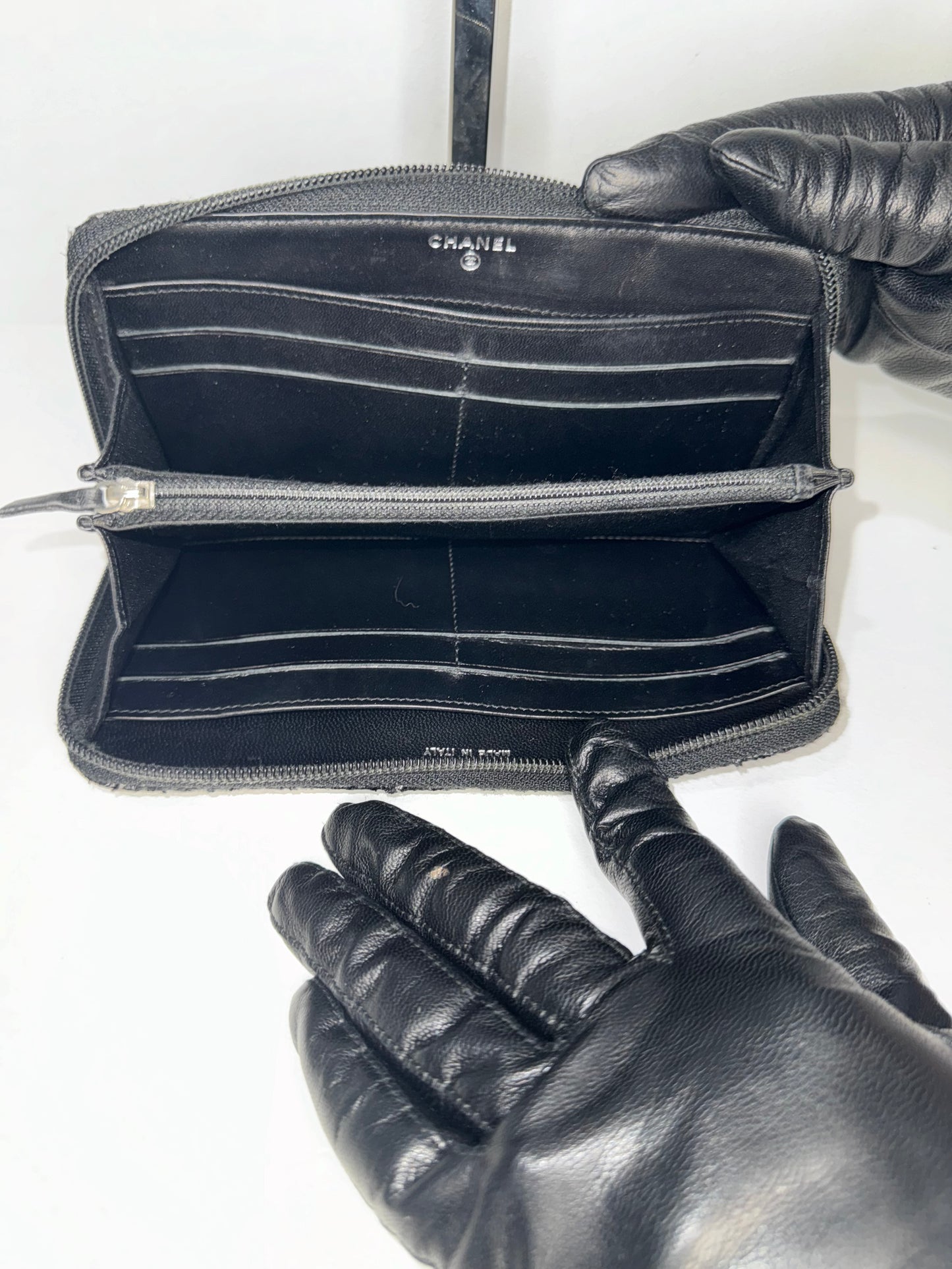 Pre-Owned Chanel Quilted Black Wallet with Spacious Interior