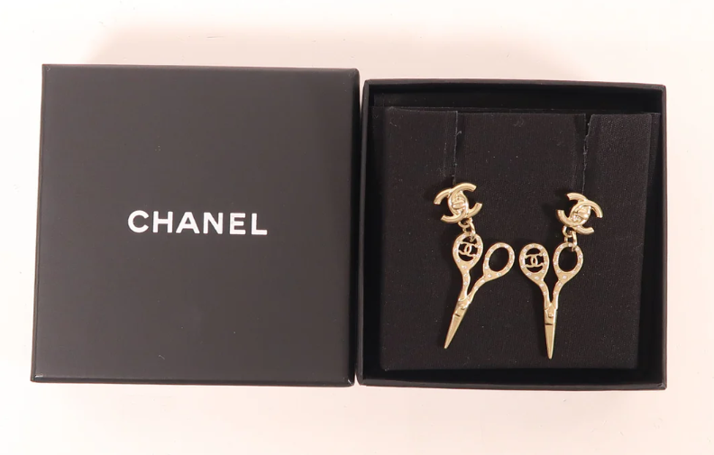 Pre-owned CHANEL CC Earrings Metal Gold