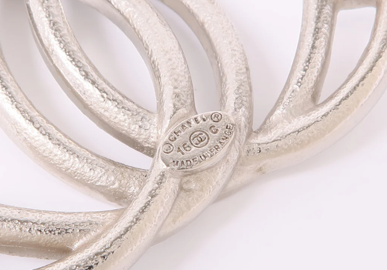 Pre-owned CHANEL CC Brooch Accessories Metal Silver