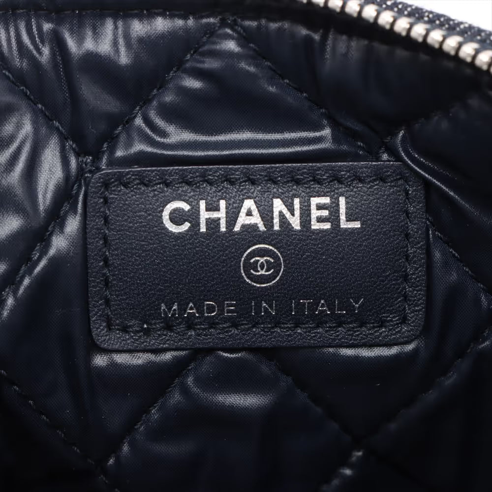 Pre-owned  Chanel Deauville Pouch Denim Medium