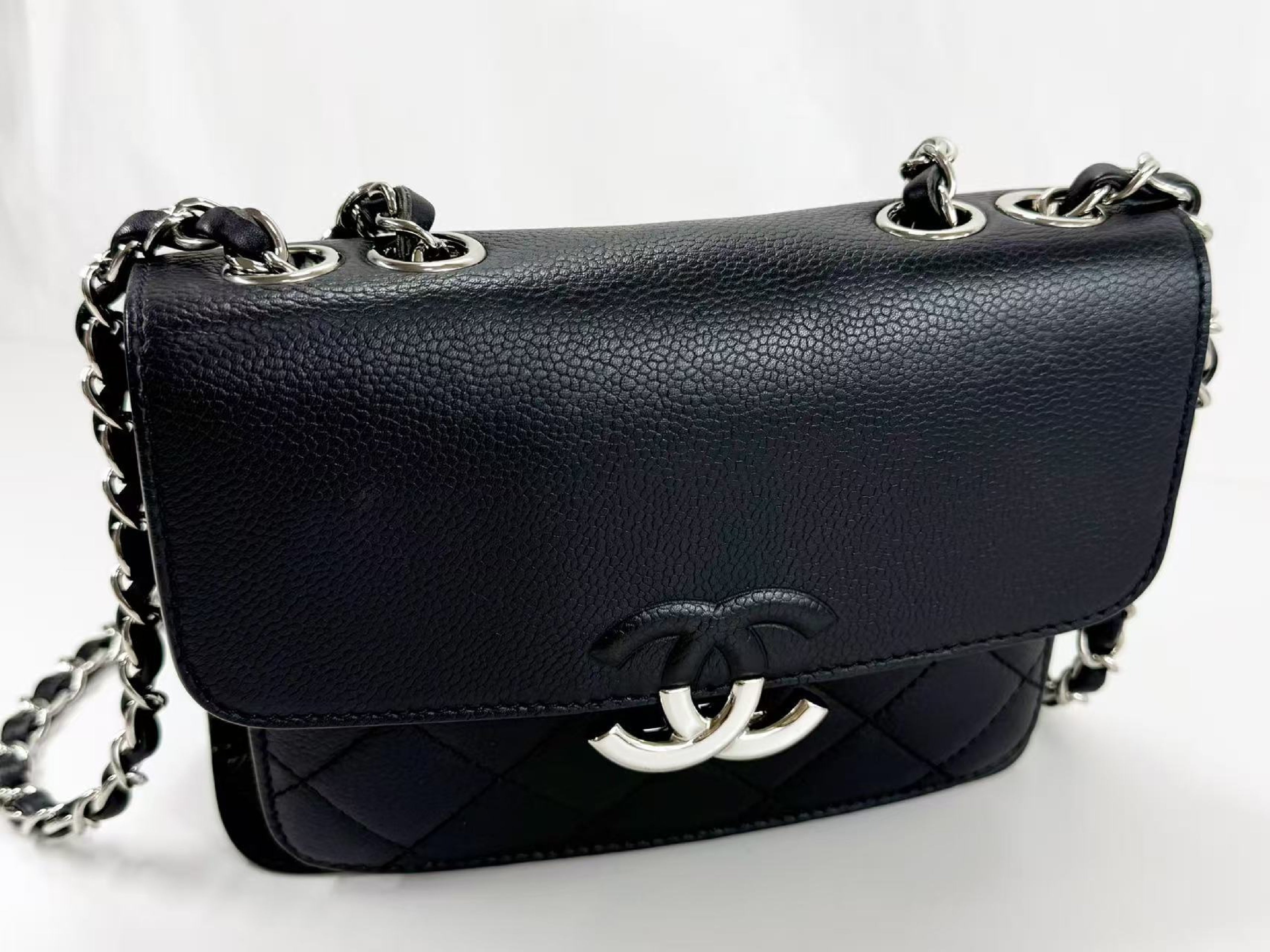 RRVIVE LUXERIES COUTURE LLC