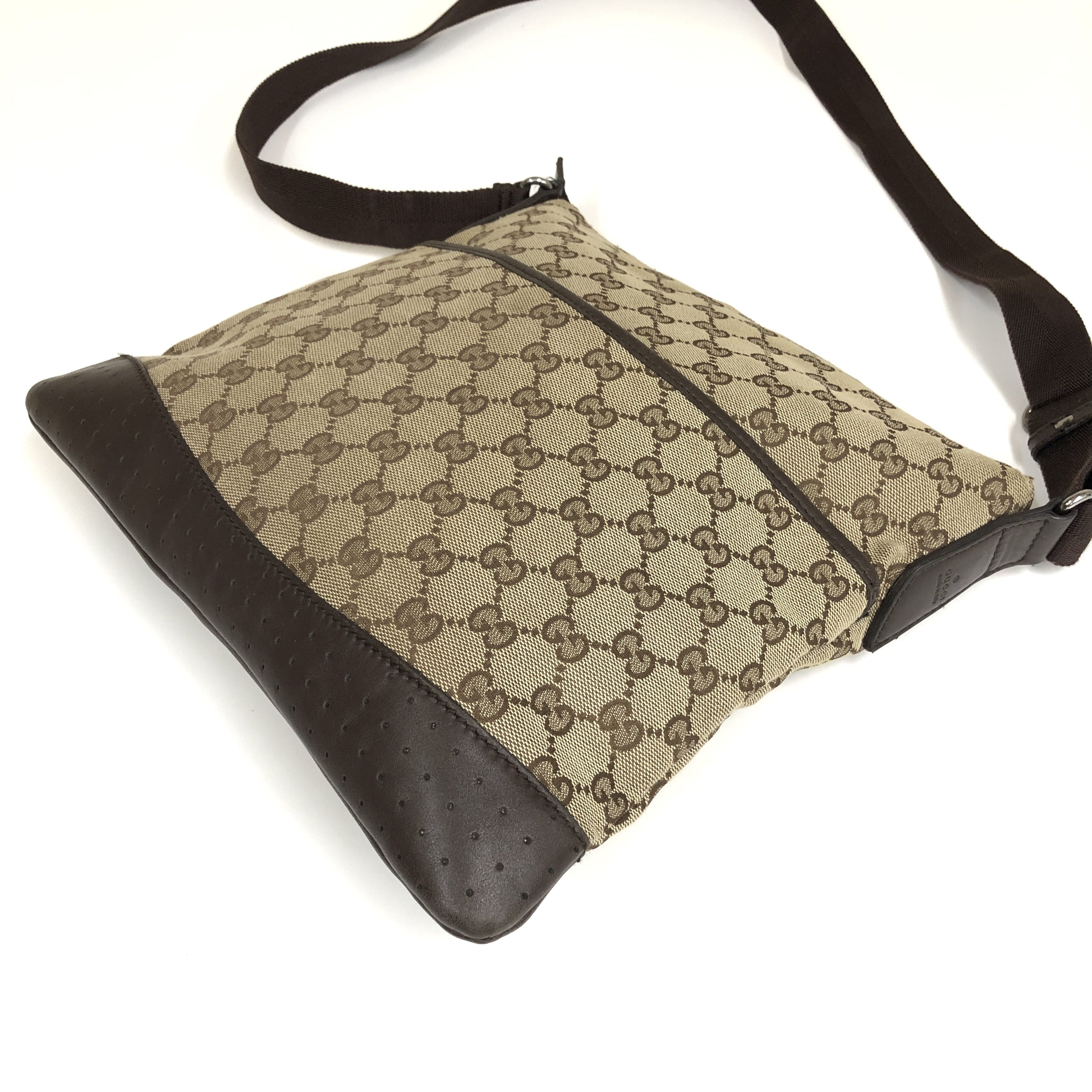 RRVIVE LUXERIES COUTURE LLC