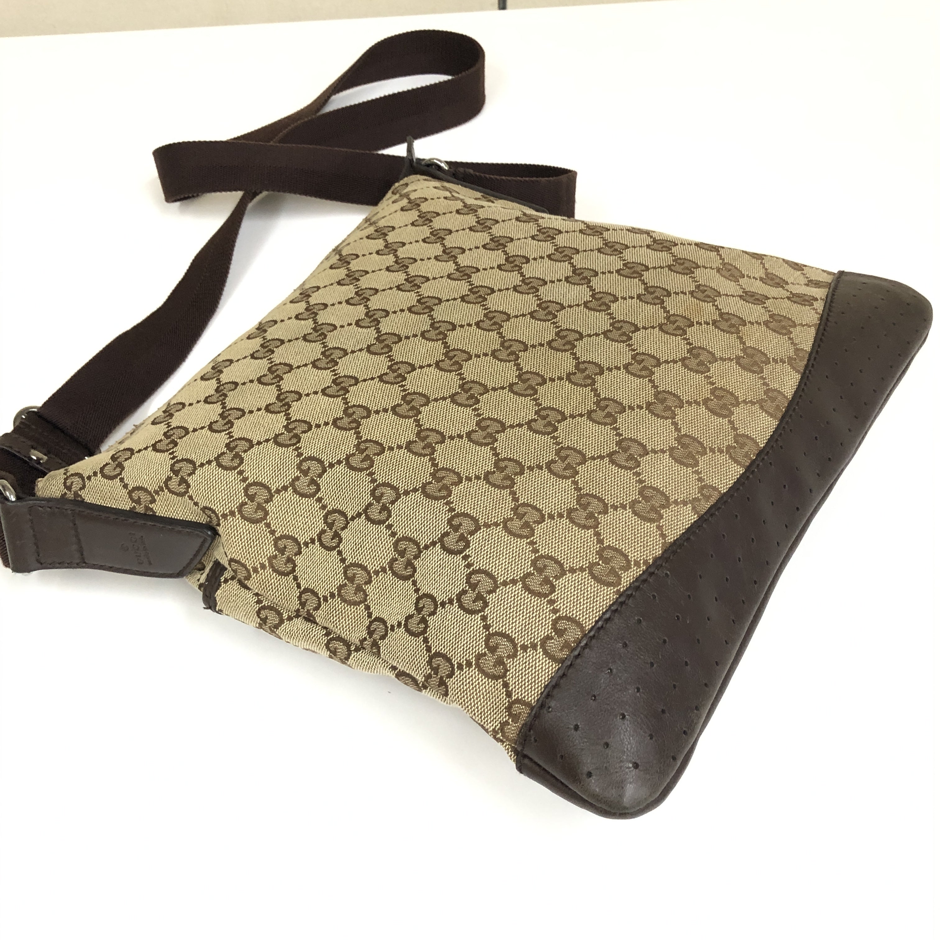 RRVIVE LUXERIES COUTURE LLC