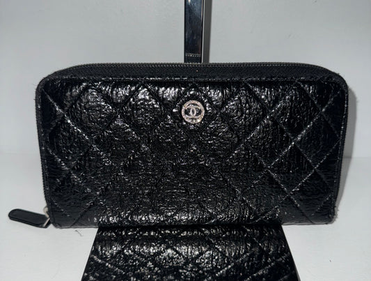 Pre-Owned Chanel Quilted Black Wallet with Spacious Interior