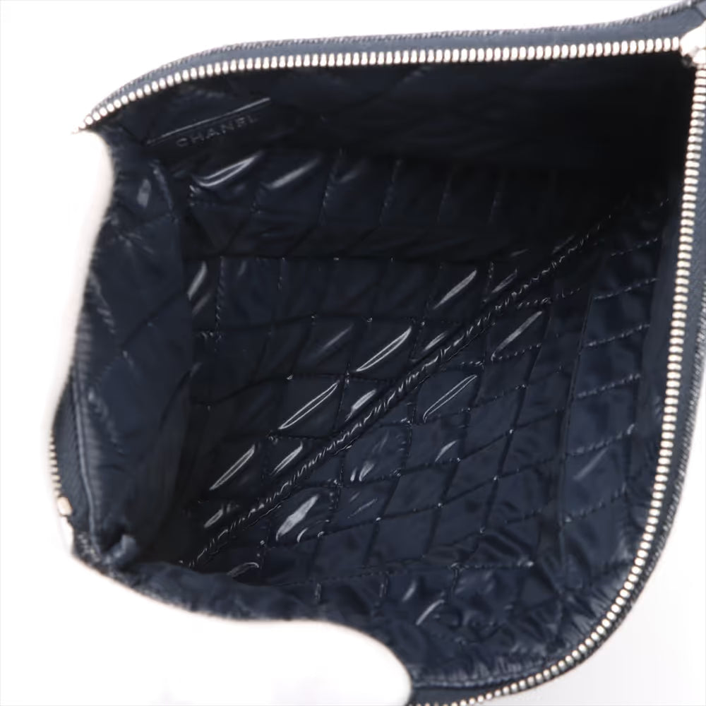 Pre-owned  Chanel Deauville Pouch Denim Medium