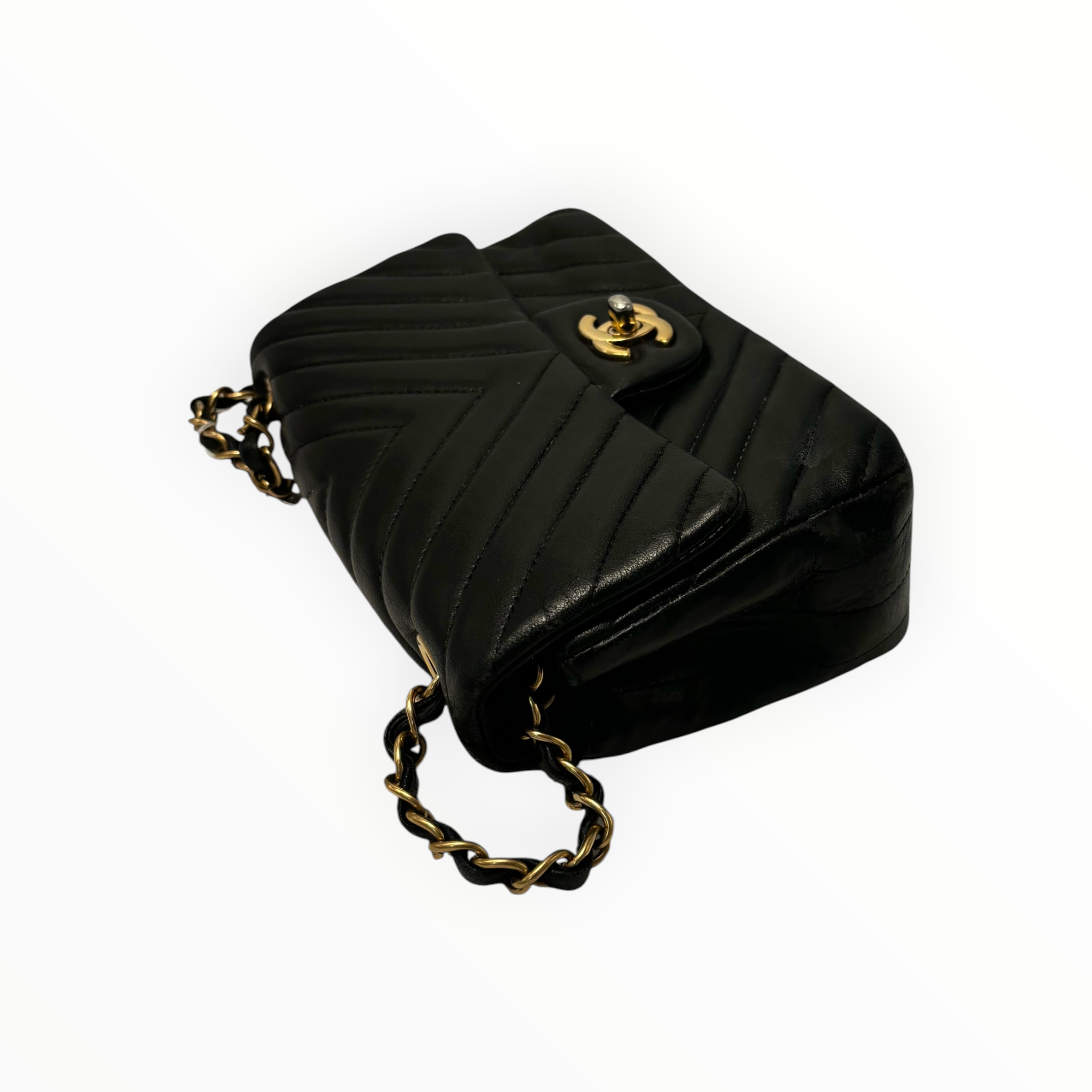 RRVIVE LUXERIES COUTURE LLC