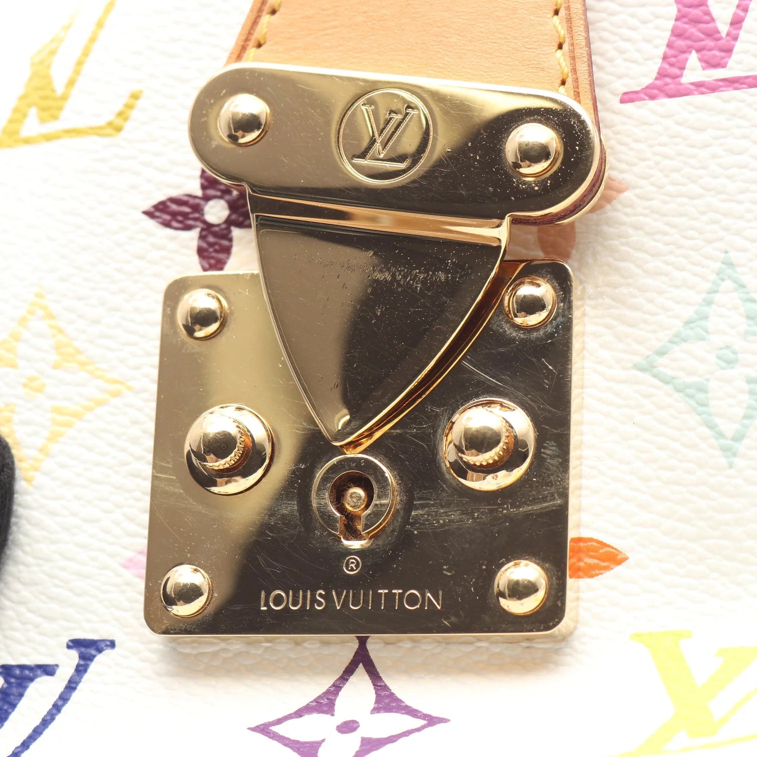RRVIVE LUXERIES COUTURE LLC