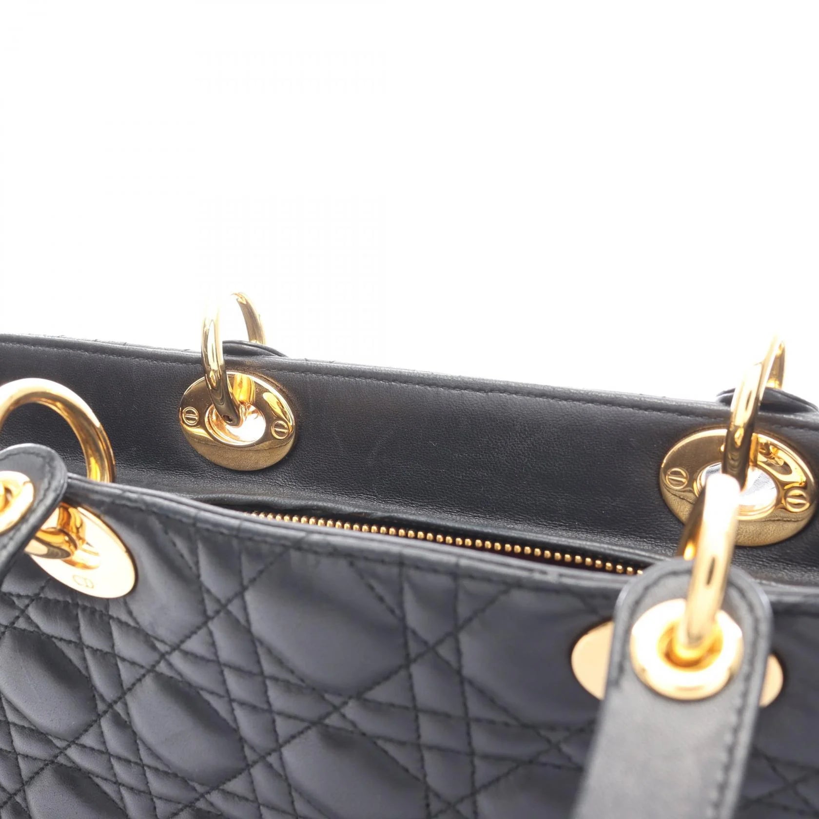 RRVIVE LUXERIES COUTURE LLC