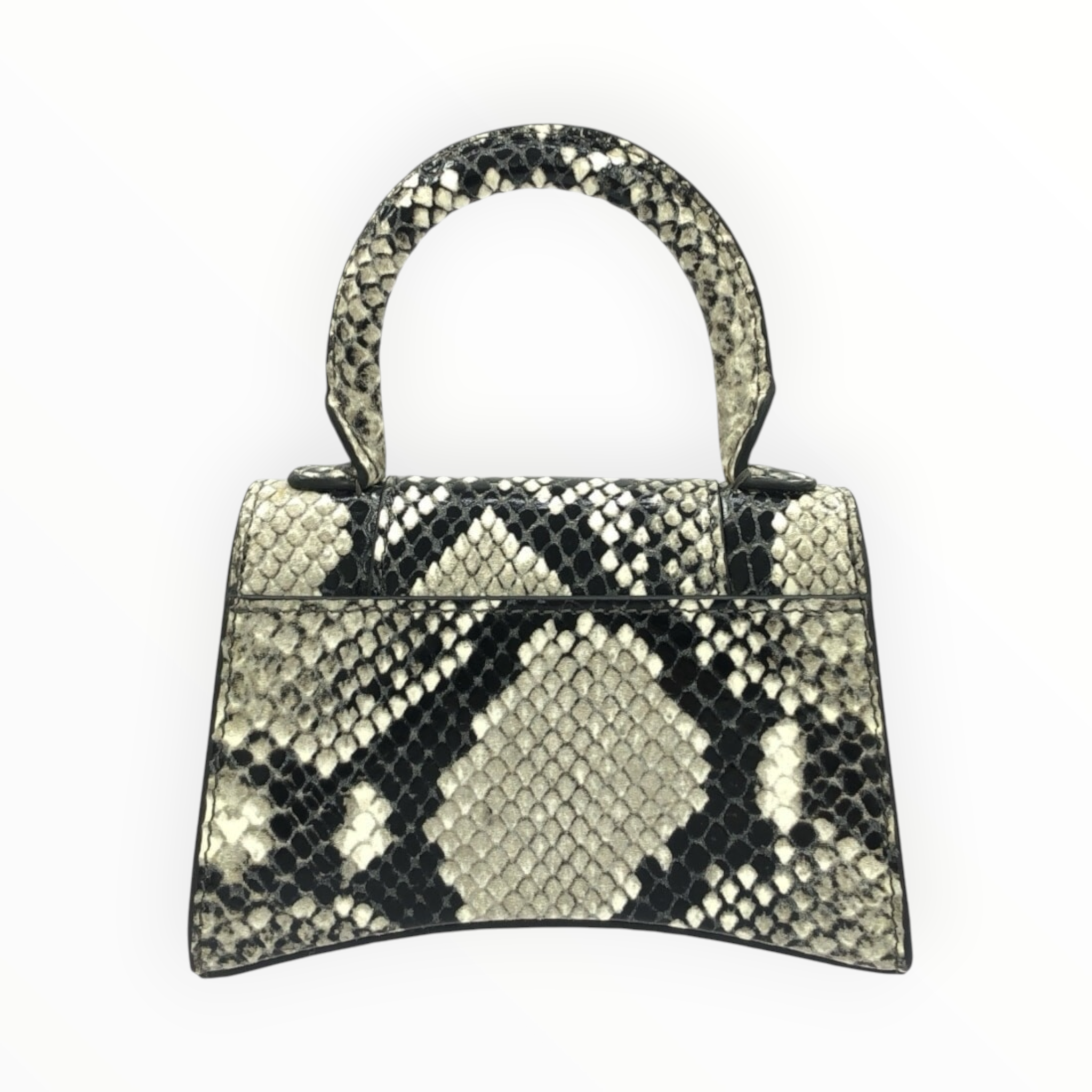 RRVIVE LUXERIES COUTURE LLC