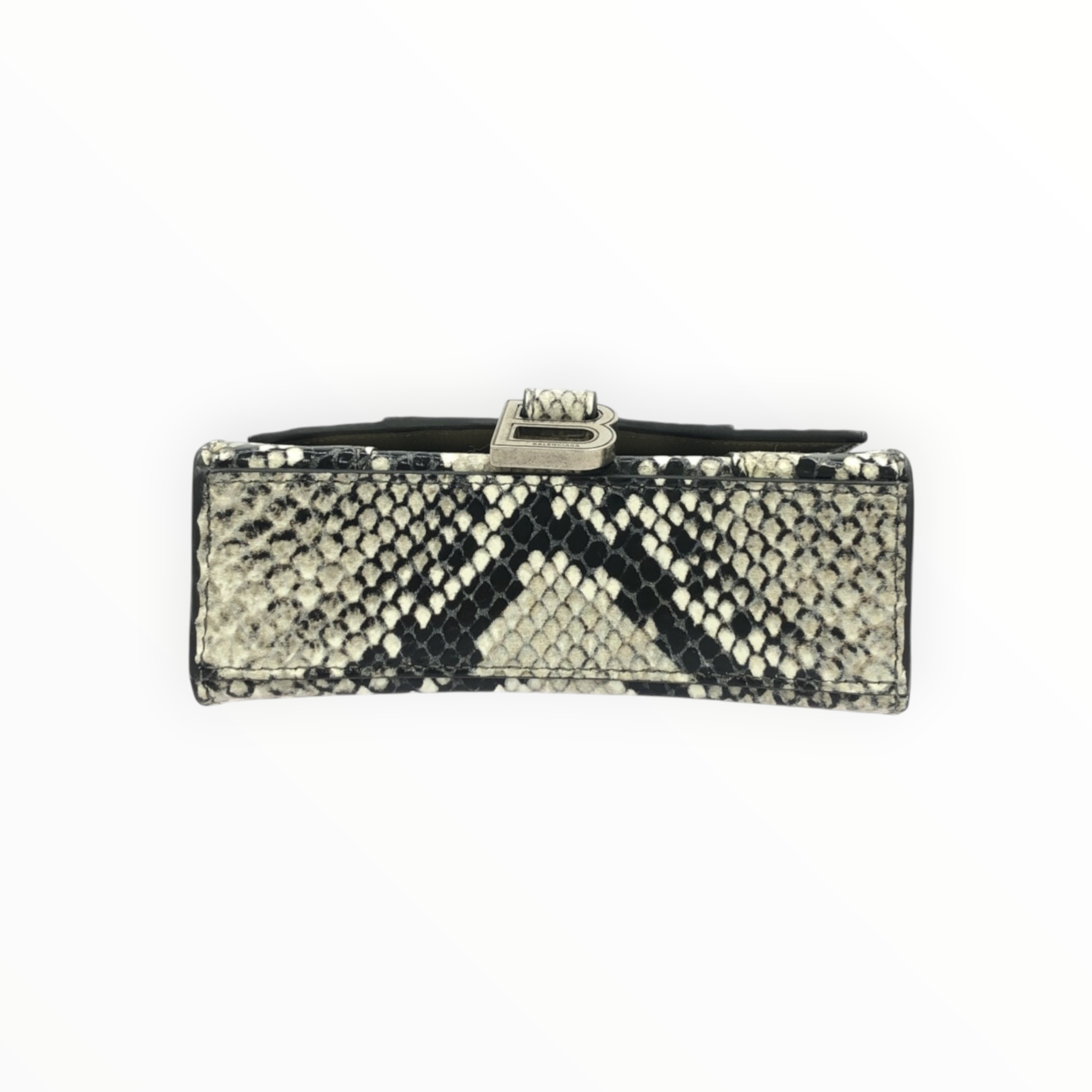 RRVIVE LUXERIES COUTURE LLC