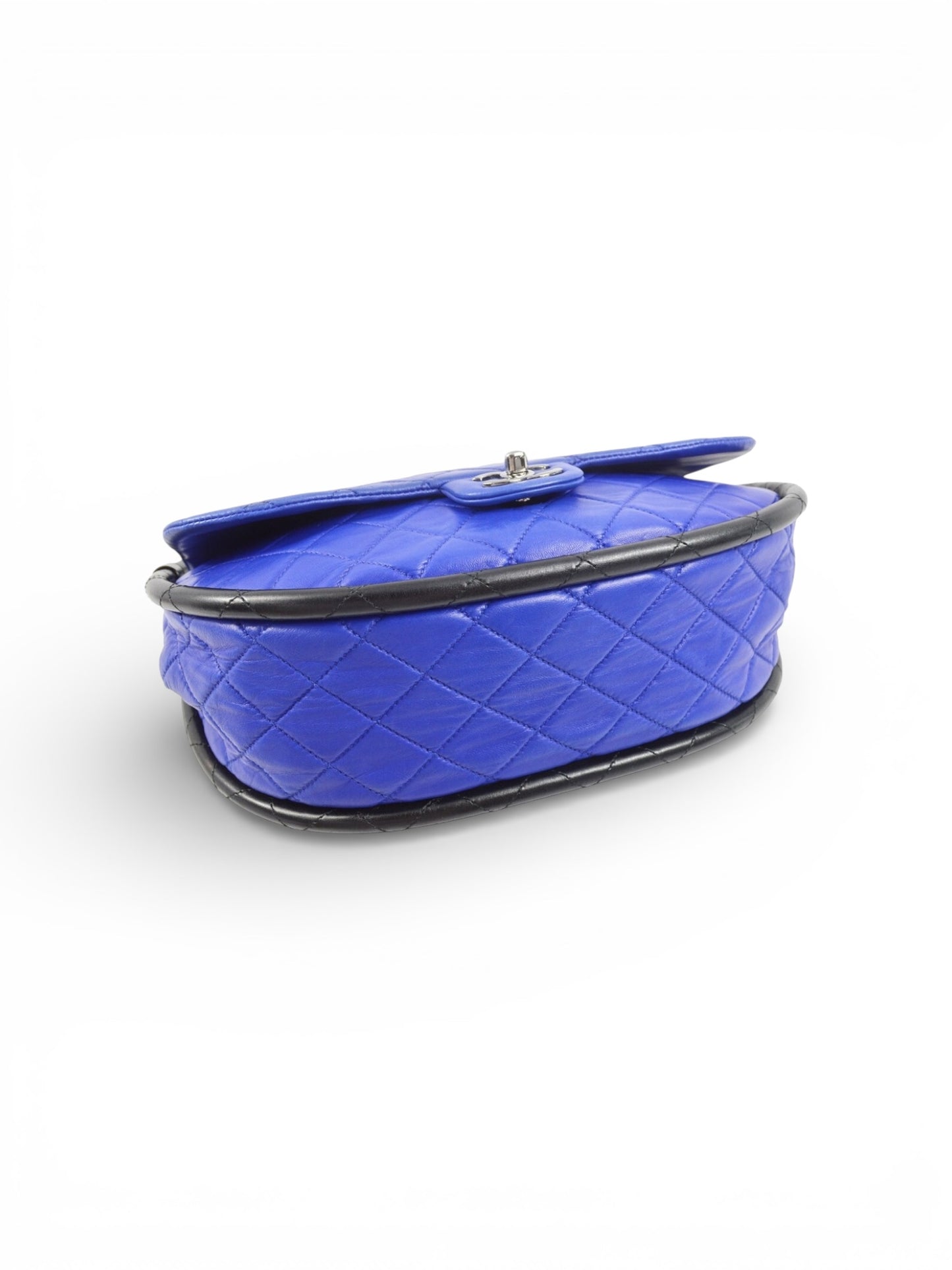 Pre-owned CHANEL Hula Hoop Bag