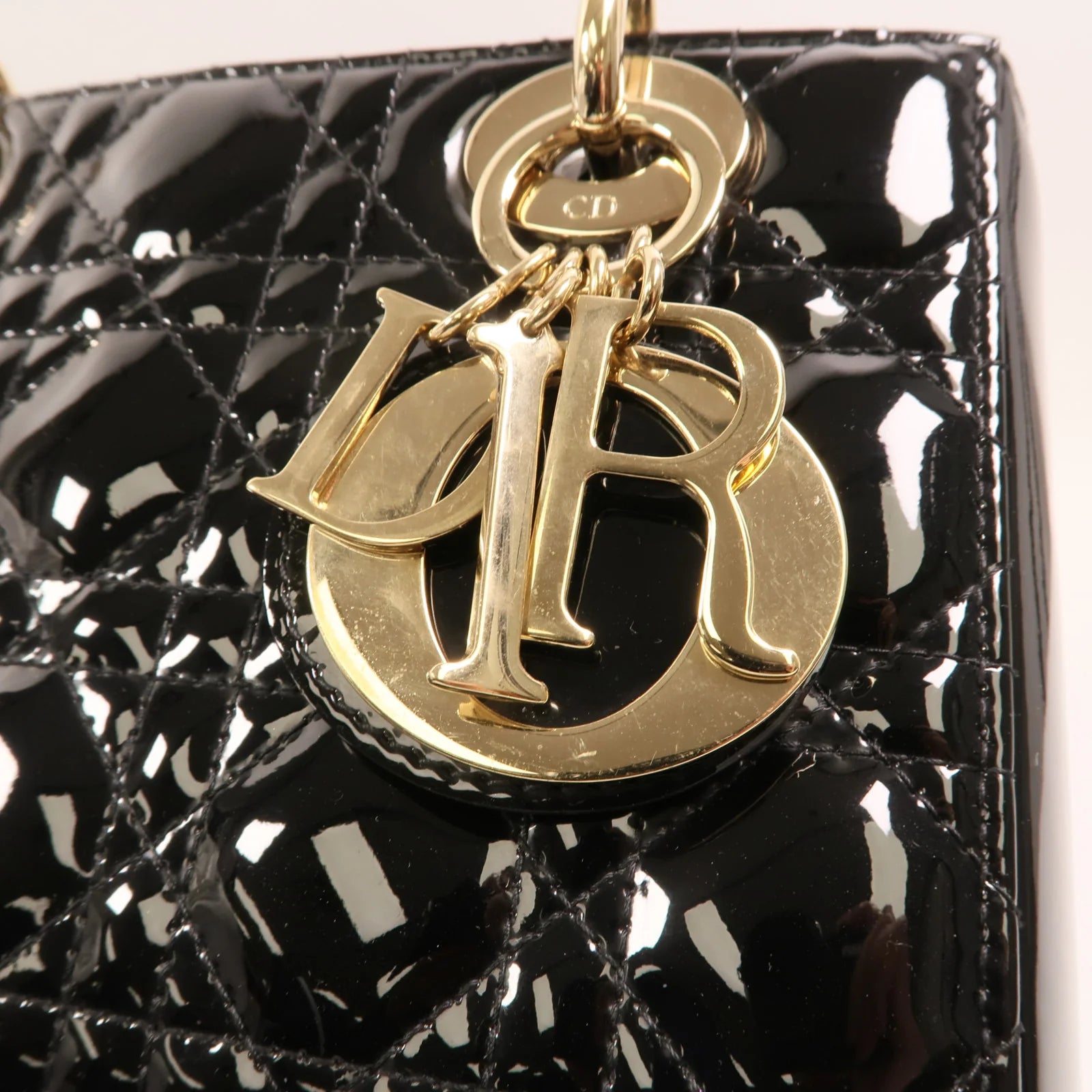 RRVIVE LUXERIES COUTURE LLC