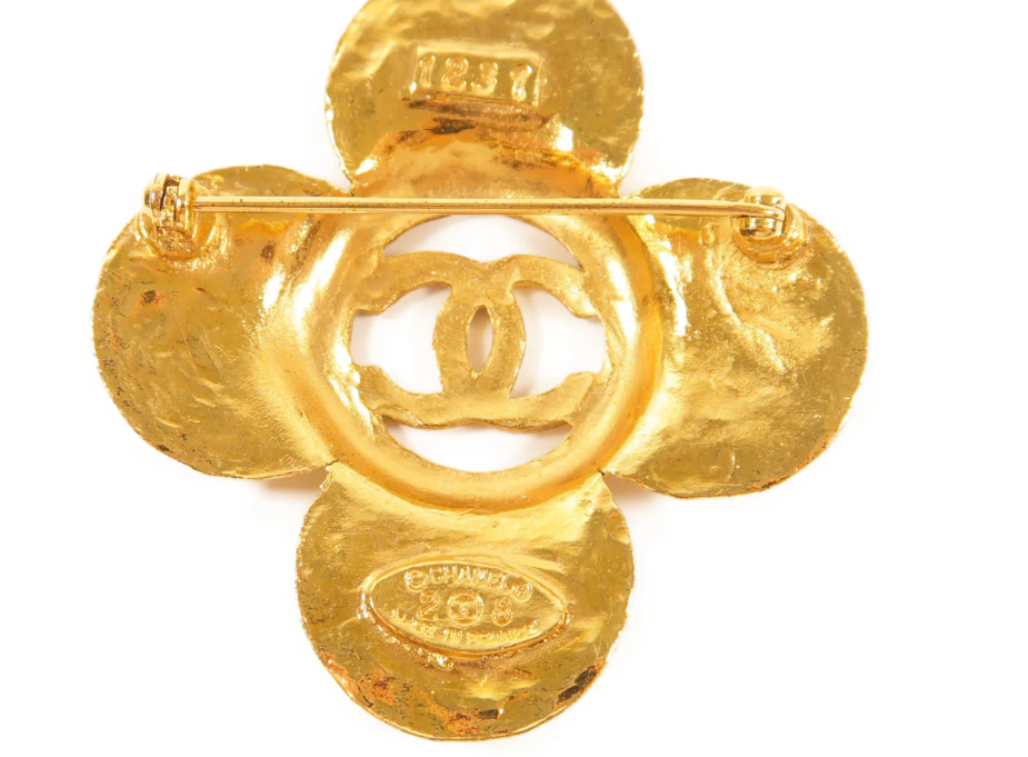 Pre-owned CHANEL CC Brooch Metal Gold