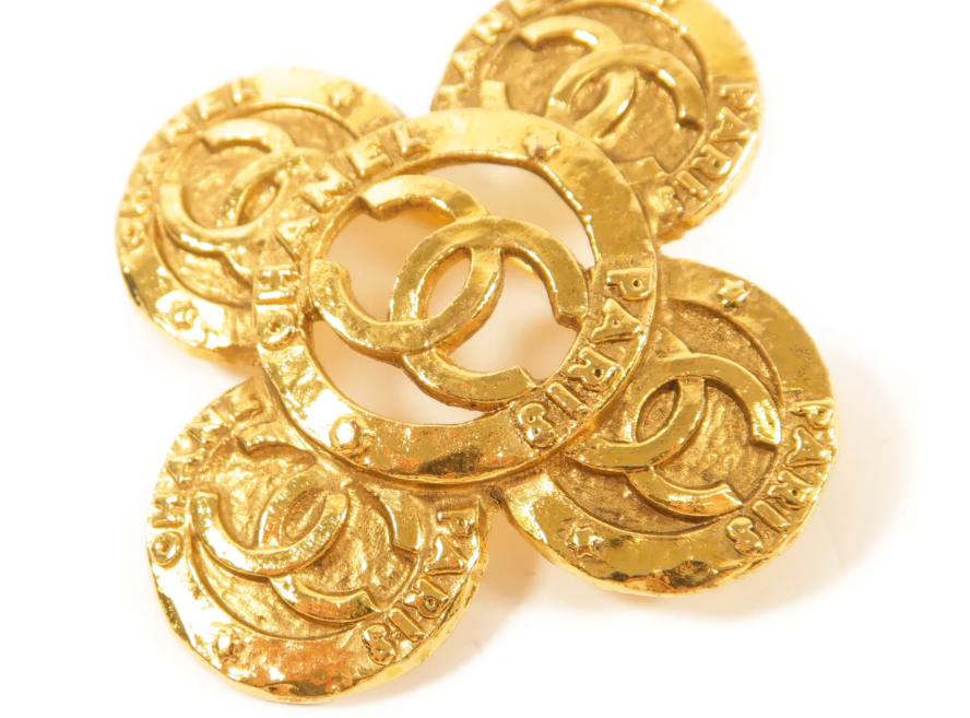 Pre-owned CHANEL CC Brooch Metal Gold