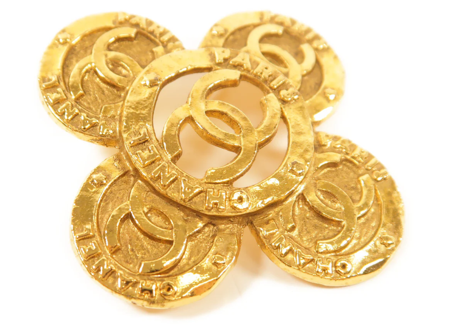 Pre-owned CHANEL CC Brooch Metal Gold