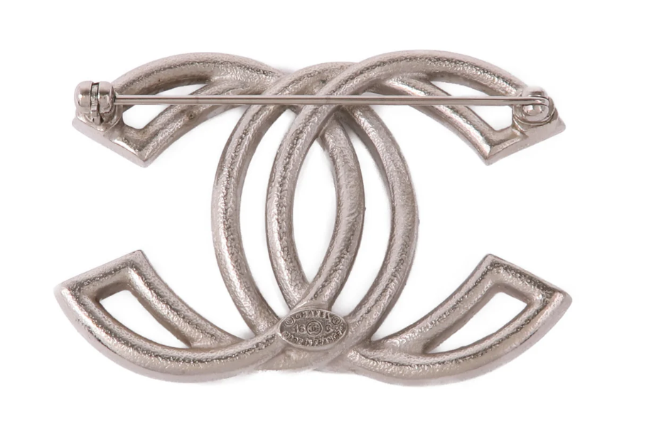 Pre-owned CHANEL CC Brooch Accessories Metal Silver