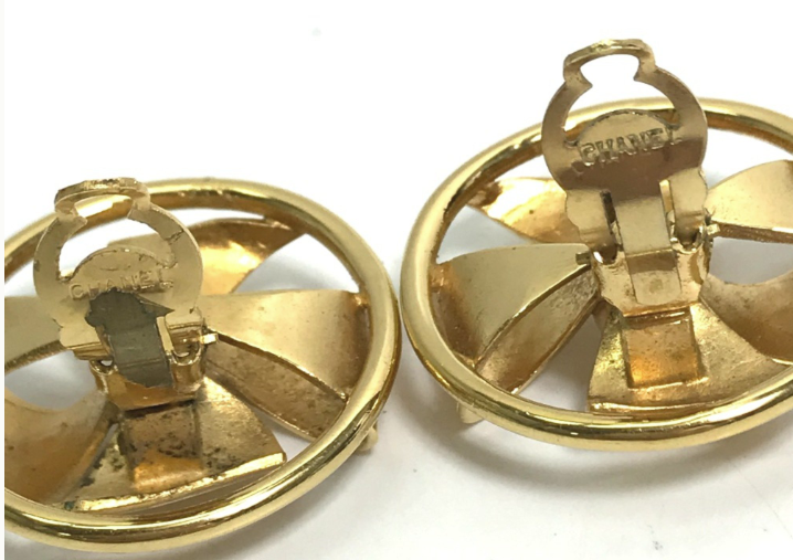 Pre-owned Chanel Vintage Round Clip Earrings