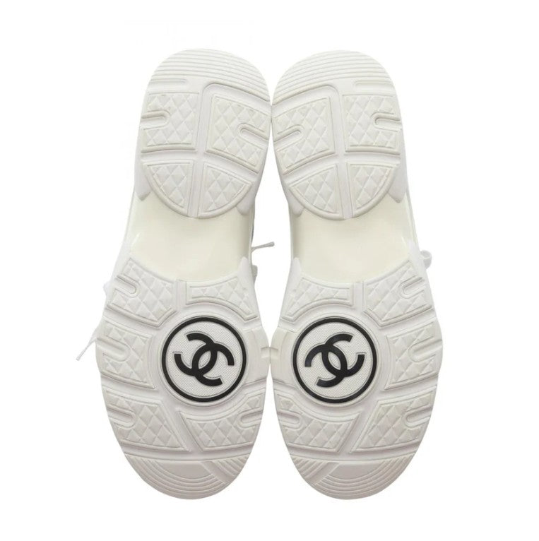 Pre-owned CHANEL Coco mark Trainers Sneakers Fabric Leather Suede White
