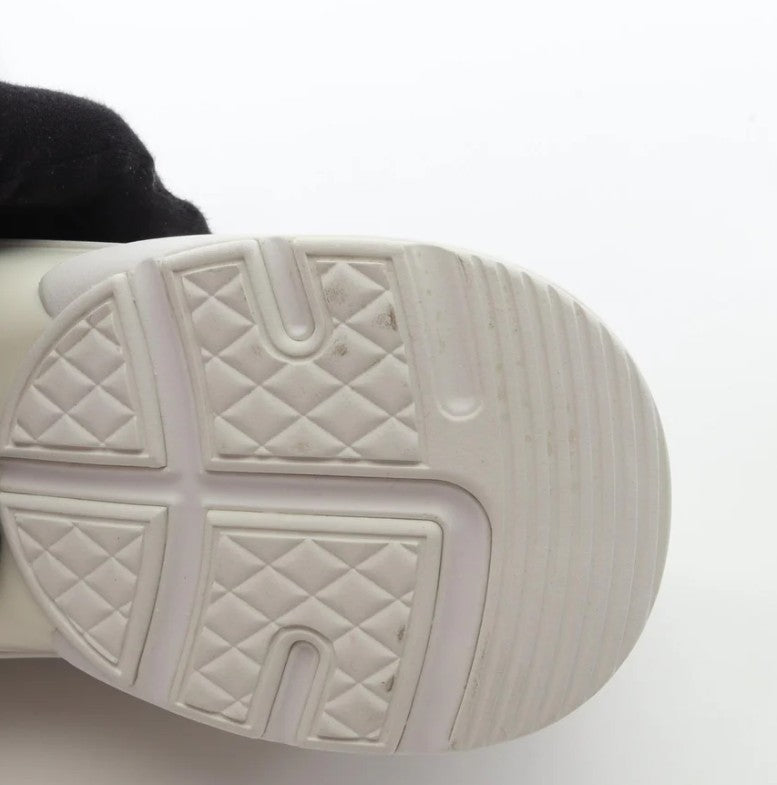 Pre-owned CHANEL Coco mark Trainers Sneakers Fabric Leather Suede White