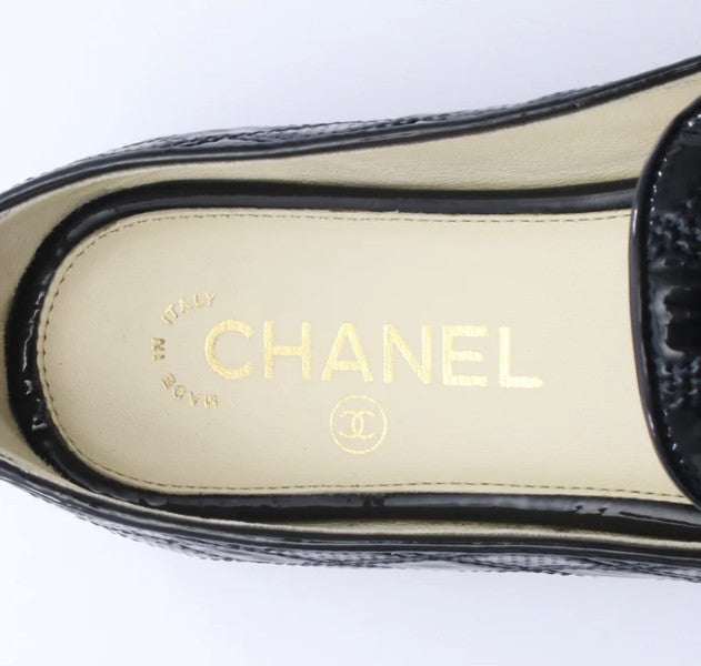 Pre-owned CHANEL Coco mark Loafers Flat shoes Patent leather Black