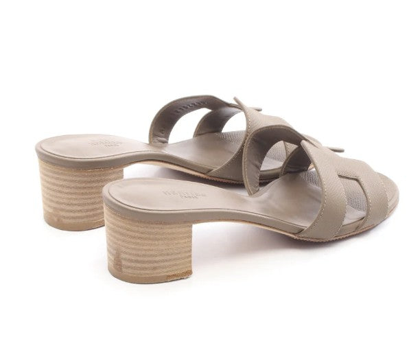 Pre-owned HERMES Oasis Sandals Leather Gray brown