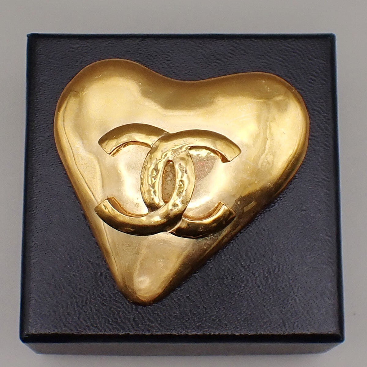 Pre-owned Chanel Vintage CC Heart Brooch