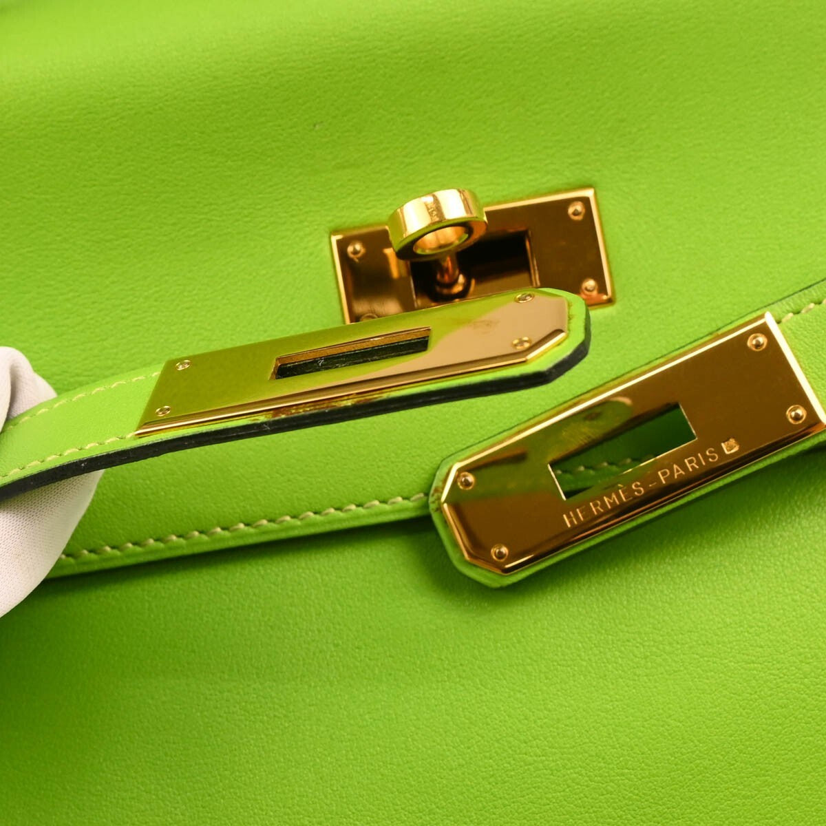Pre-owned  Hermes Kelly Handbag Green Gulliver with Gold Hardware 32