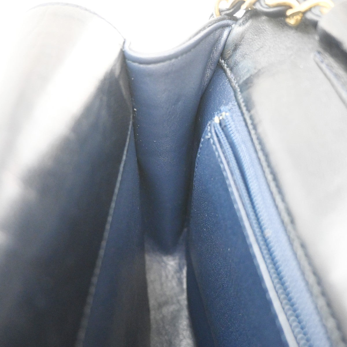 Pre-owned Chanel Vintage Handbag in Black